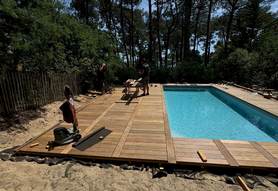 Construction d'une piscine classique en béton par Le Bassin Bleu